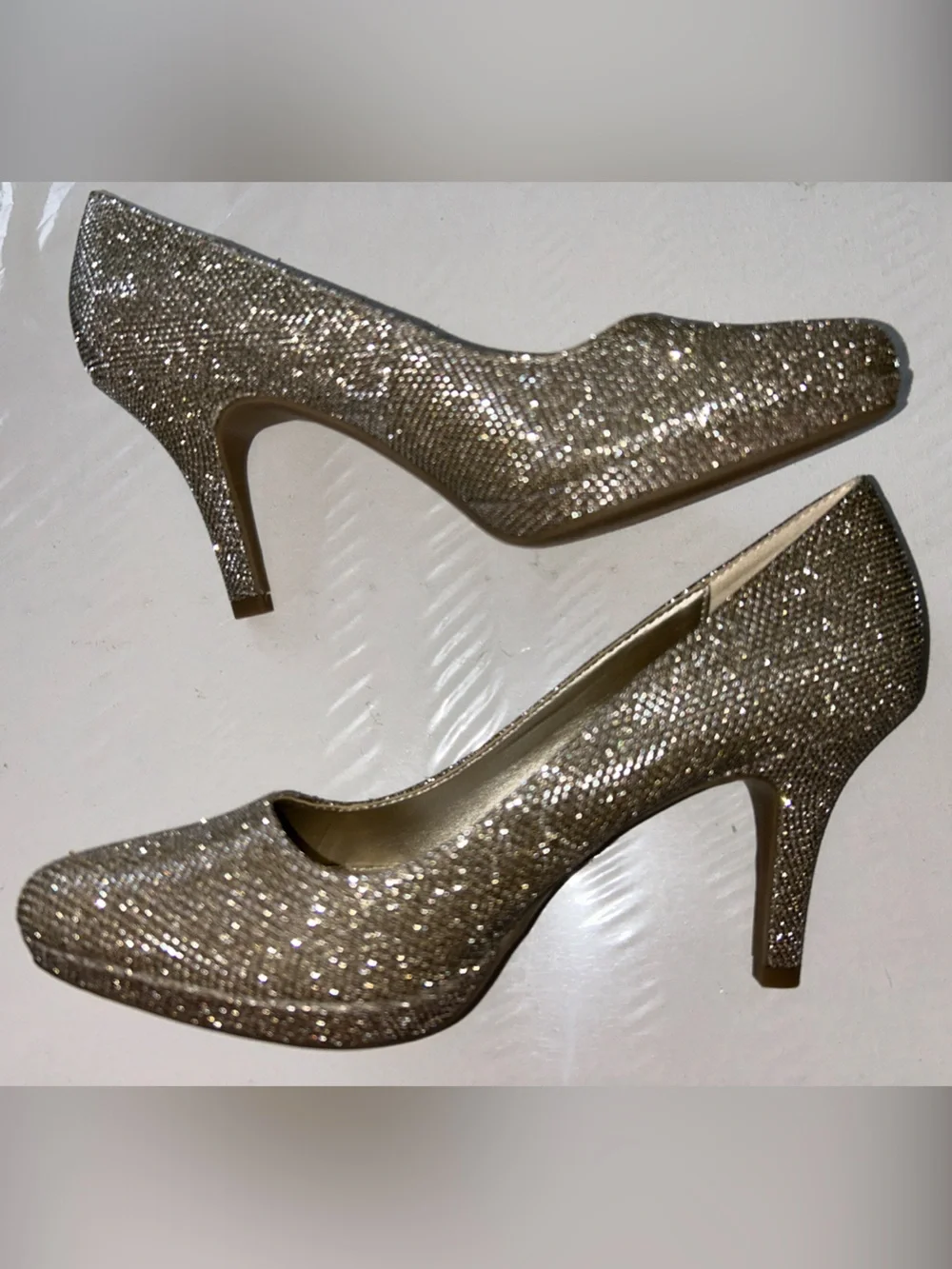 NWOB Bandolino Women's Glitter Pointed Heels in Gold